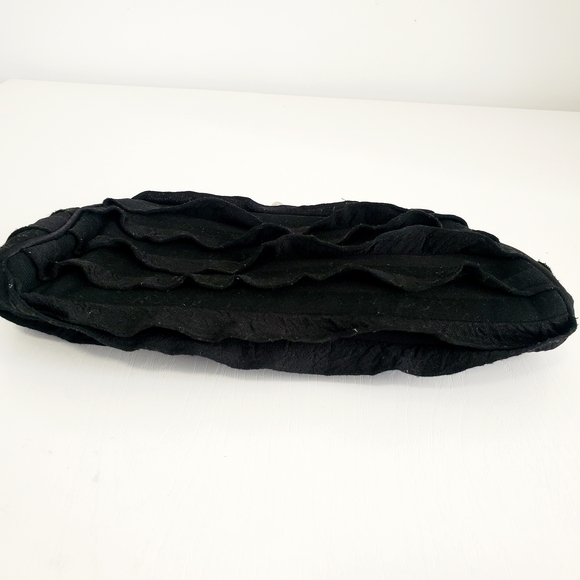 Black Ruffled Kiss-Lock Clutch - Picture 6 of 7